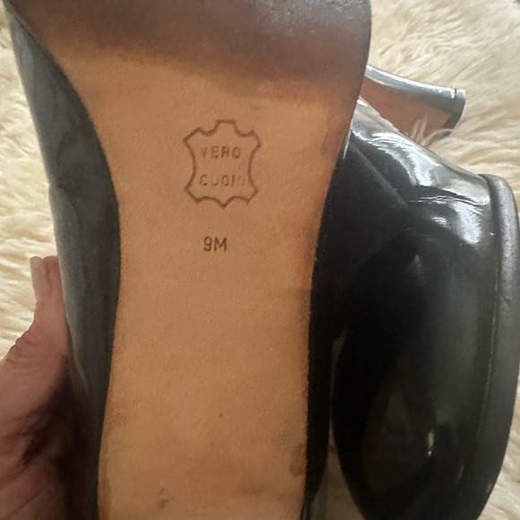 Black patent heels with grosgrain bow. Enzo Angiolini - Picture 7 of 7